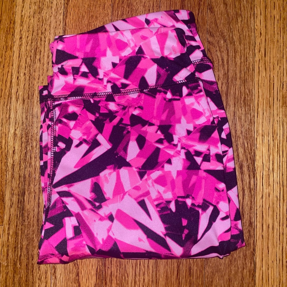 Graphic pink diamond leggings with cut outs mesh details